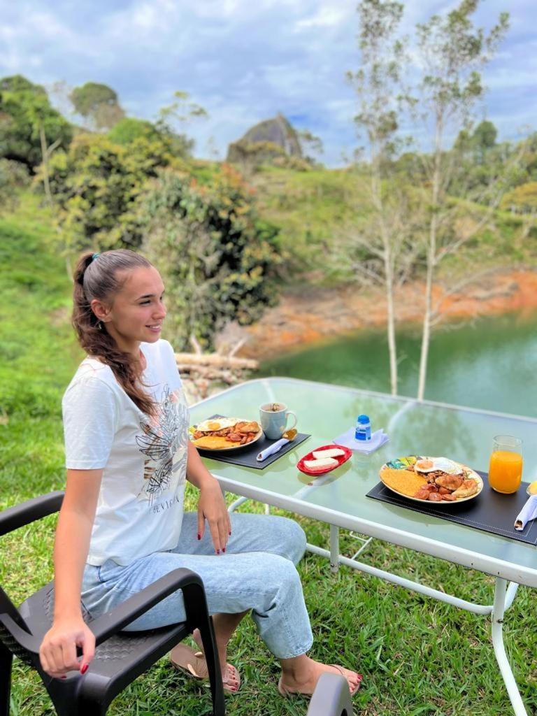 Cabana Privada Sin Prisa "Not Rush" Preciosa! Con Jacuzzi, Vista Y Acceso Directo Al Embalse, Vista A La Piedra , Deporte Acuatico Paddle Board And Breakfast Incluidos ! Imperdible Guatape Exterior photo