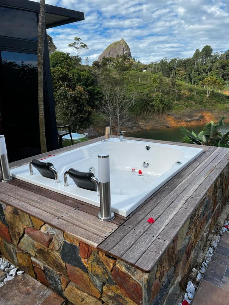 Cabana Privada Sin Prisa "Not Rush" Preciosa! Con Jacuzzi, Vista Y Acceso Directo Al Embalse, Vista A La Piedra , Deporte Acuatico Paddle Board And Breakfast Incluidos ! Imperdible Guatape Exterior photo